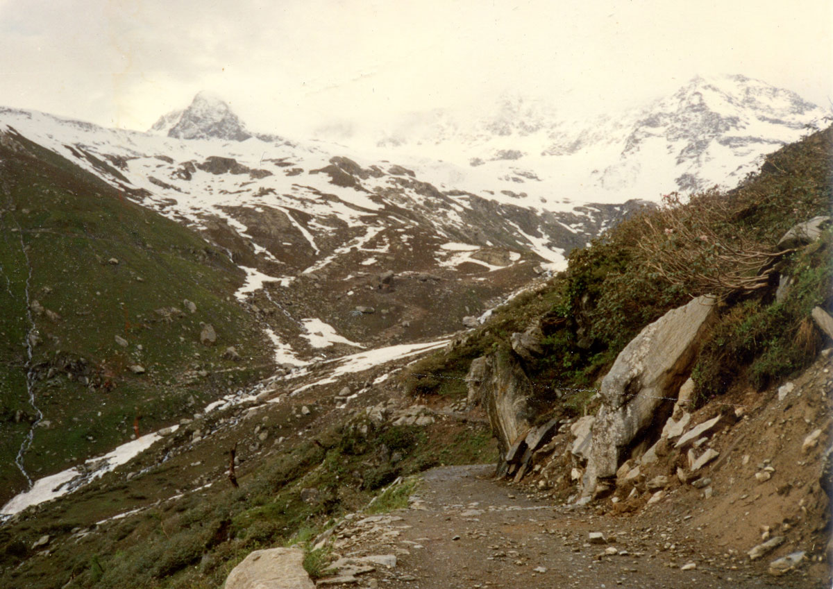 Approaching Satrungi and the wall of snow which, even in mid June, covers the Sach Pass.