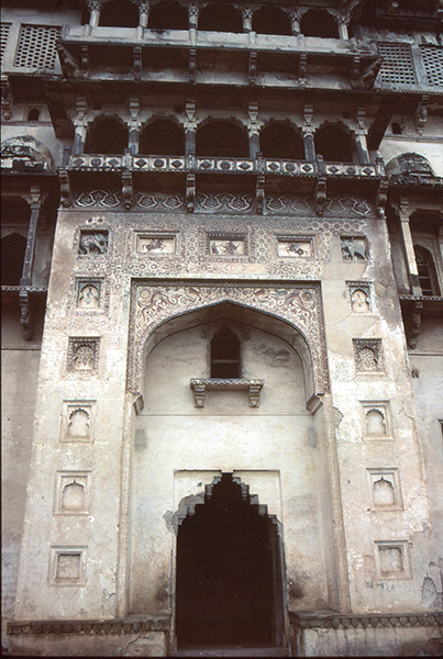  Gwalior's 15th century palace, Man Mandir stands by the fort's gate