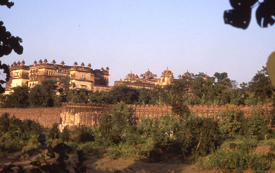Within Orchha's late 16th century walls are two empty palaces, the Raj Mahal (left) and Jahangir Mahal (right).
